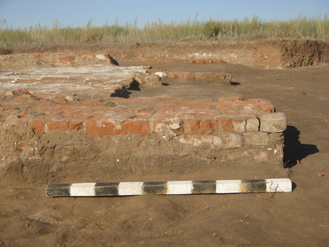 Мавзолей Жанибек хана исследуется в Акмолинской области