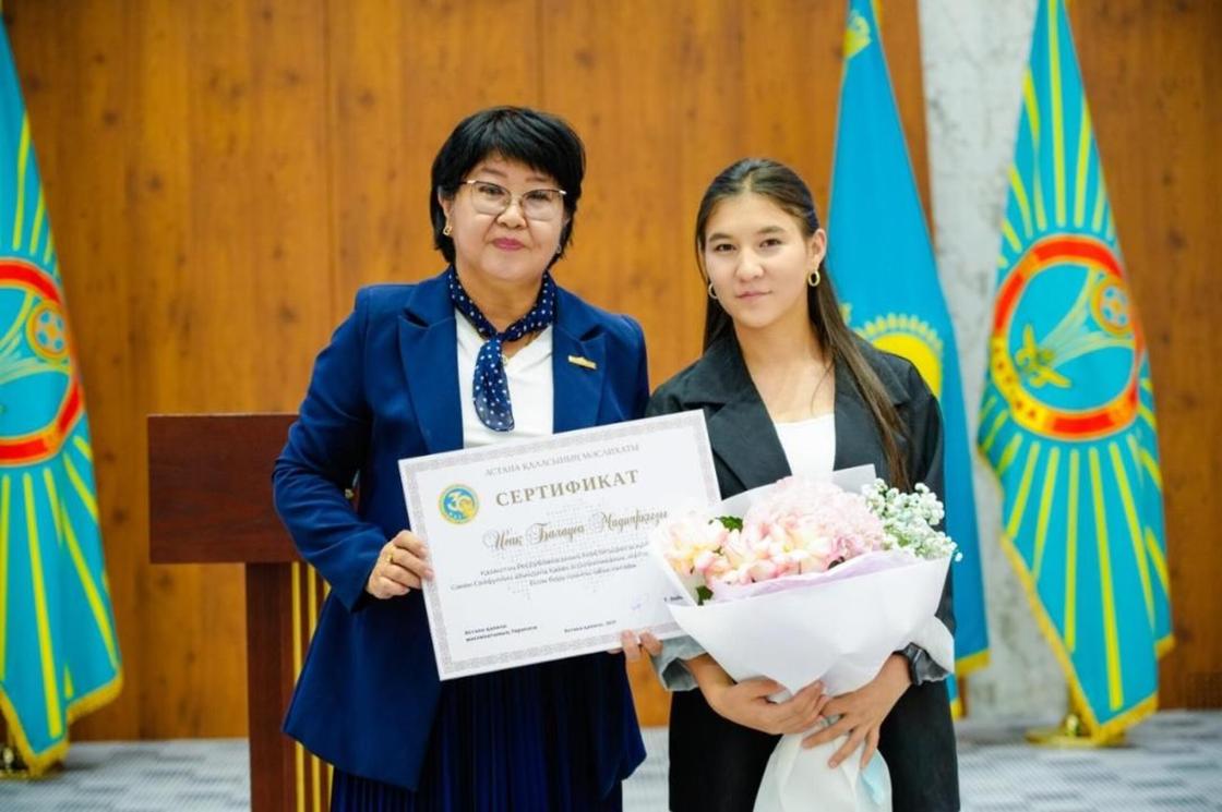 Вручение образовательных грантов