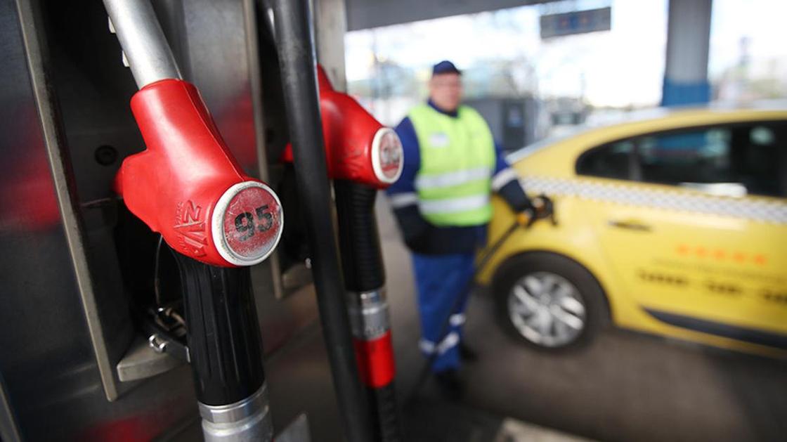 Казахстан занял первое место по дешевизне бензина среди 33 стран мира