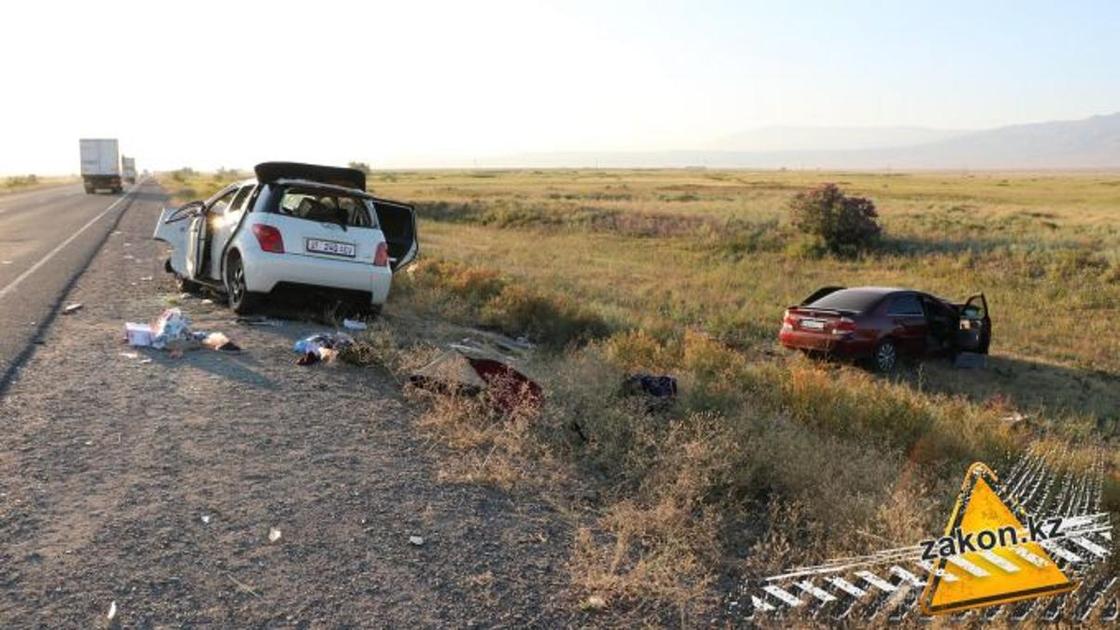Три смерти, семь пострадавших: жуткая авария случилась на трассе Алматы - Бишкек (фото, видео)