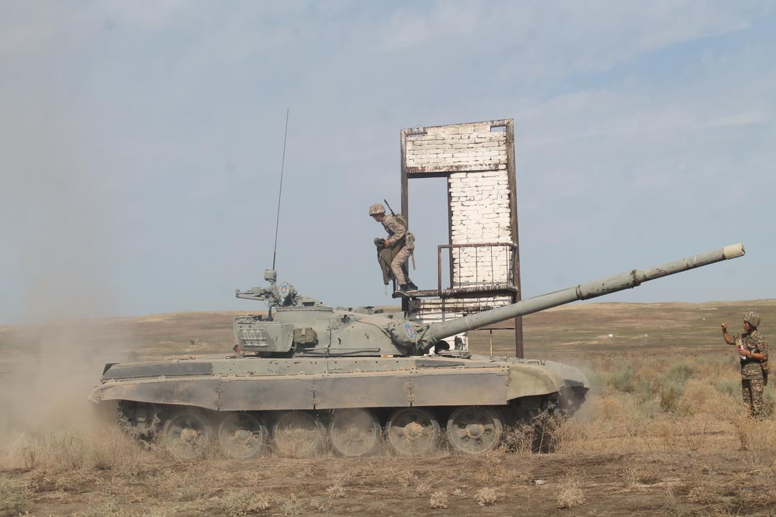 "Обкаткой танком" испытали первокурсников военного вуза