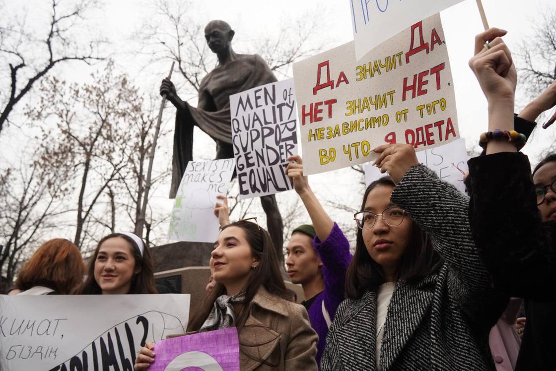 Митинг жен в москве. Митинг феминисток. Феминизм протесты. Феминистка это женщина которая.