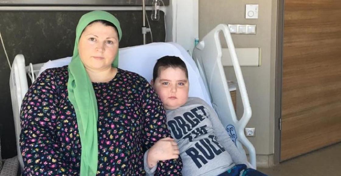 "Не отпускают домой": Ребенок из Казахстана уже полгода живет в клинике в Турции