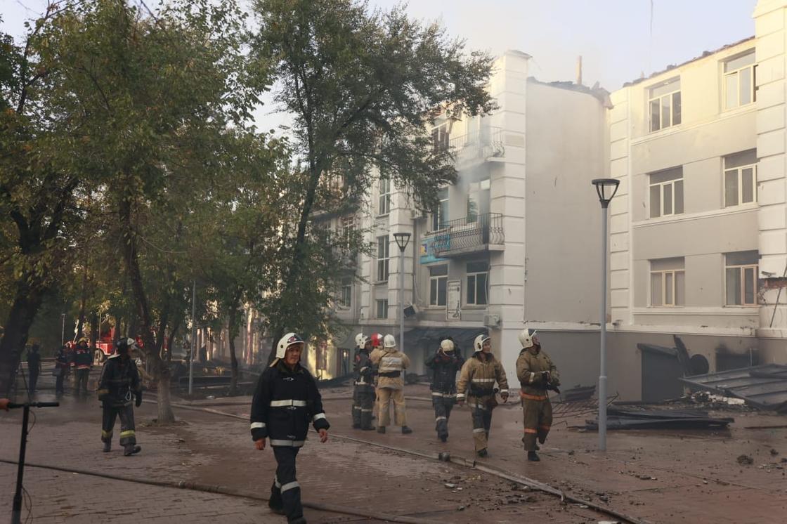 Дом загорелся в Алматы
