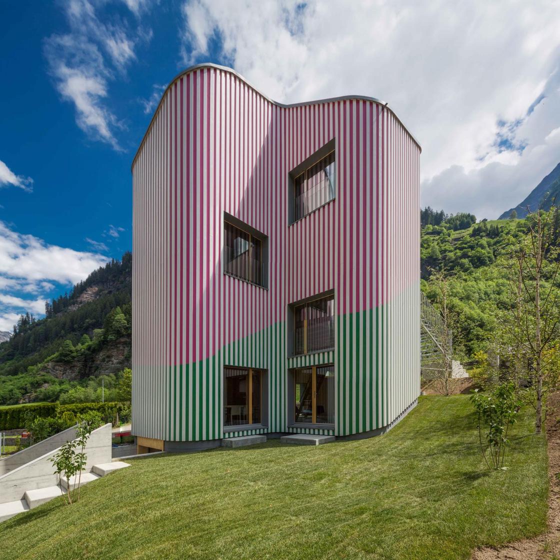 Цветной дом в Швейцарии