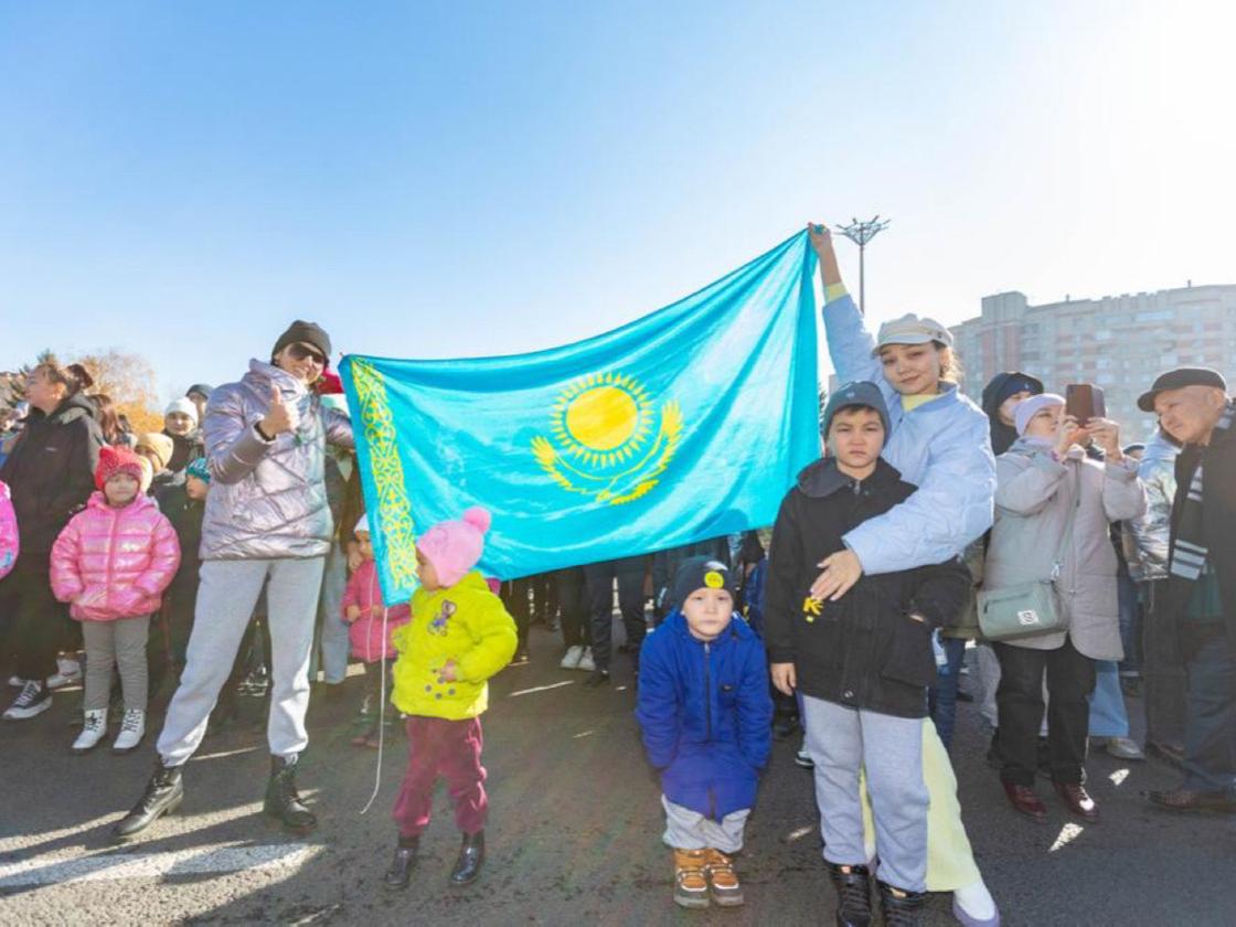 Торжественное поднятие госфлага Казахстана состоялось в Усть-Каменогорске