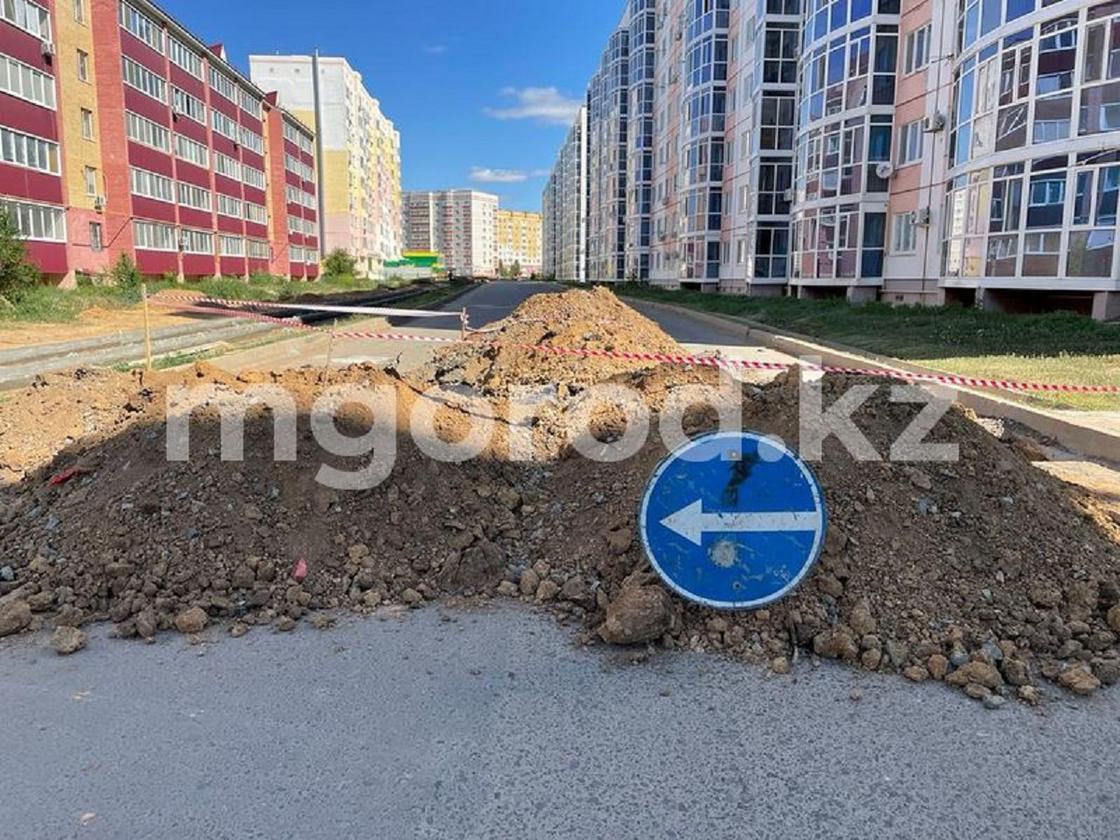 Разрытая яма в Уральске