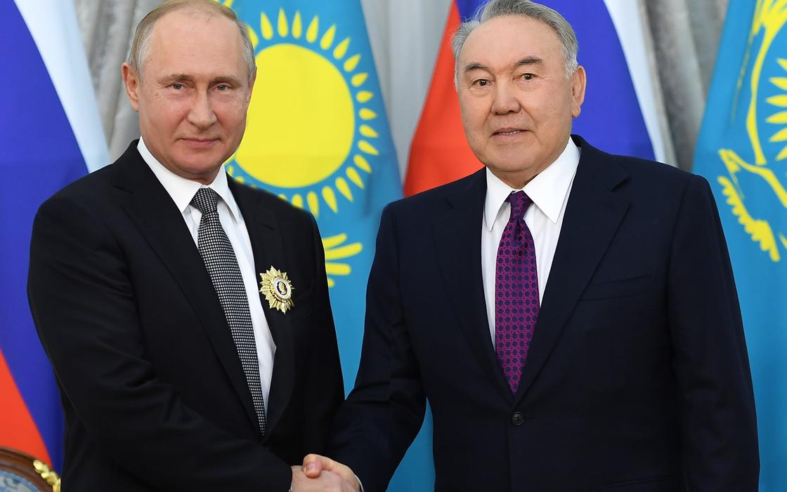 Назарбаев Путинге орден табыстады (фото)