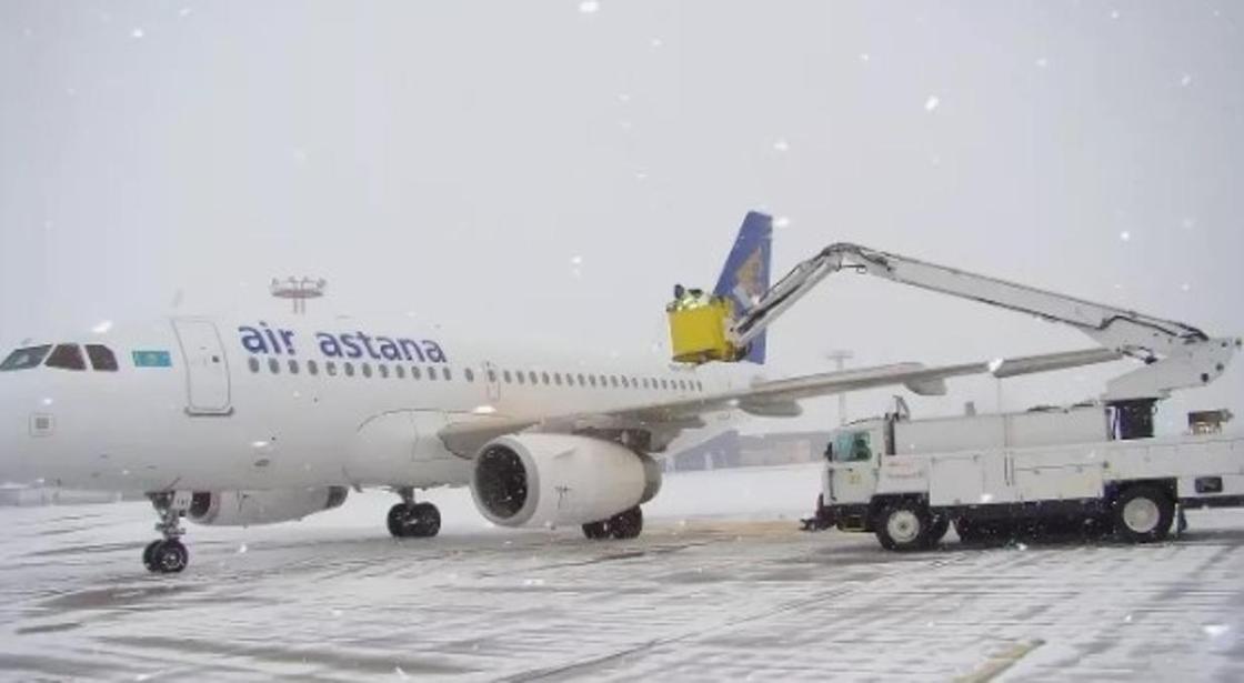 Мороз и сильный ветер: все рейсы "Air Astana" задерживаются в столице