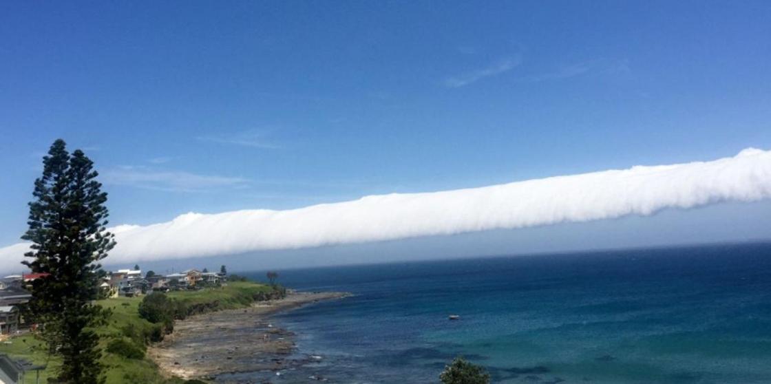 Странное облако вращалось в небе над Австралией