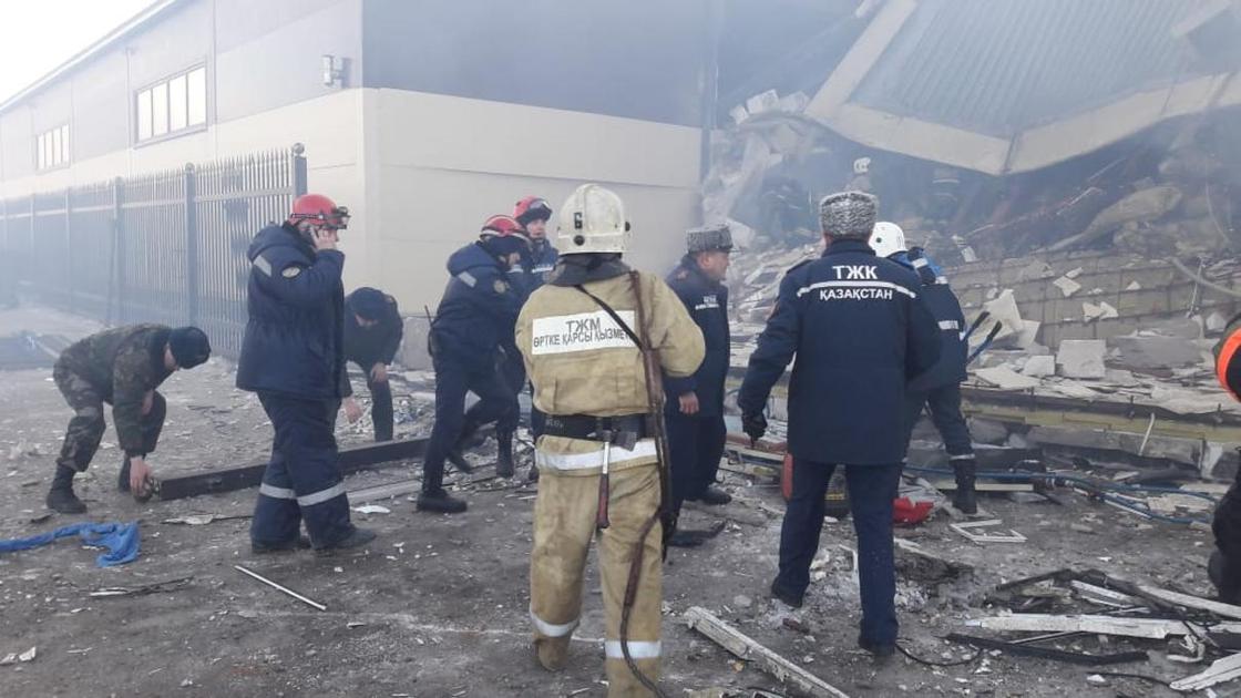 Взрыв произошел в двухэтажном здании в Астане (фото)