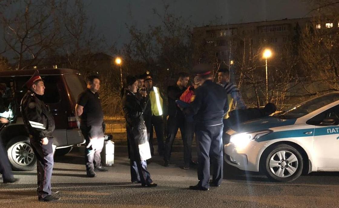 Мужчин с боевыми пистолетами и чужими номерами задержали в Алматы Мужчин с боевыми пистолетами и чужими номерами задержали в Алматы