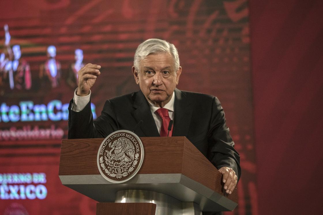 Президент Мексики отказался носить маску, пока не победит коррупцию