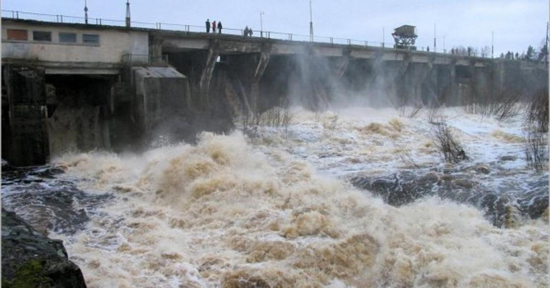 Плотину прорвало в Акмолинской области: Кокшетау под угрозой затопления
