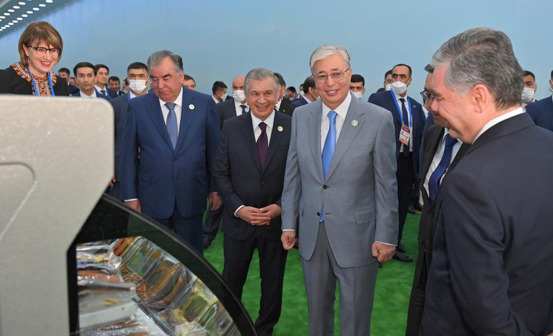 Президенты стран Центральной Азии на выставке национальных товаров