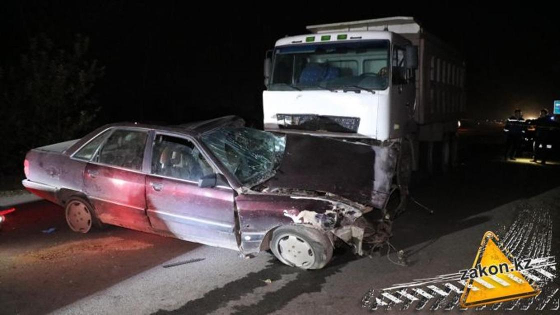 Погибли и пострадали люди: грузовик протащил легковушку по трассе в Алматинской области (фото, видео)