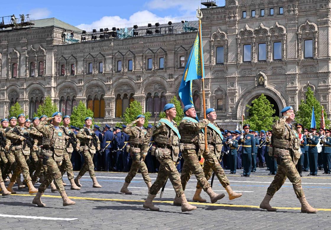 Казахстанские военнослужащие на параде в Москве Казахстанские военнослужащие на параде в Москве