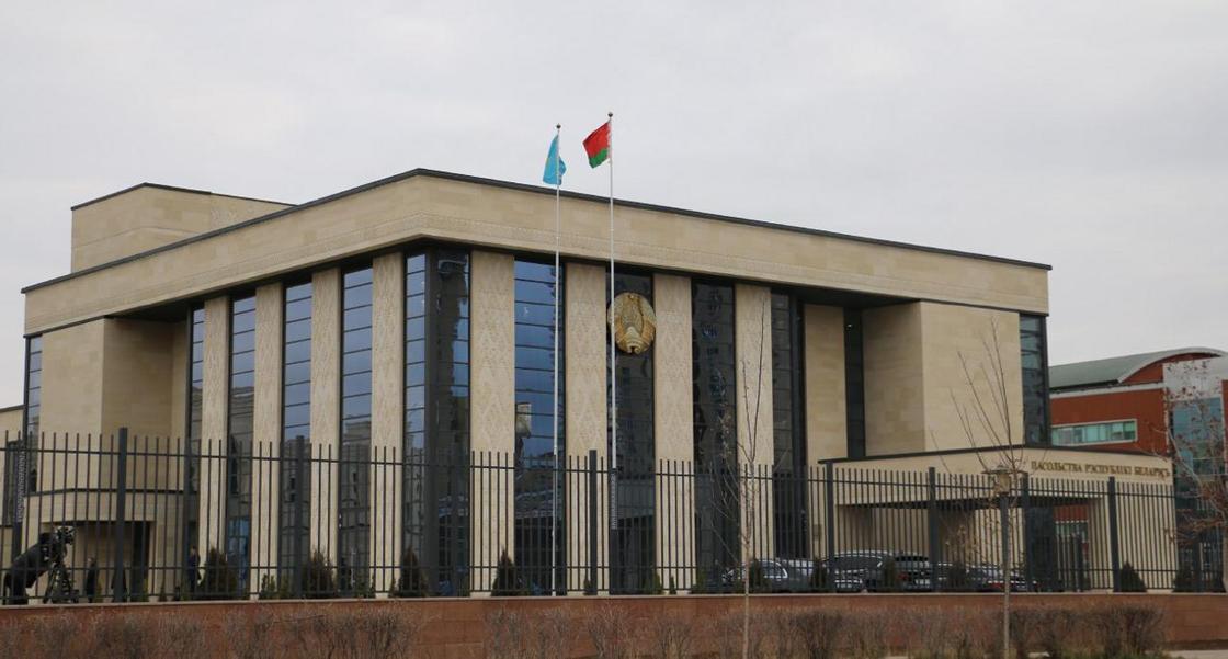 Посольство Беларуси переехало перед прилетом Лукашенко в Казахстан (фото)