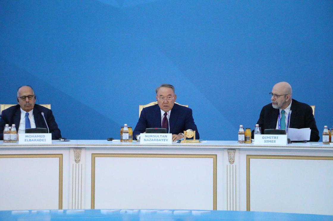 Назарбаев предложил Зеленскому и Путину тет-а-тет в Казахстане