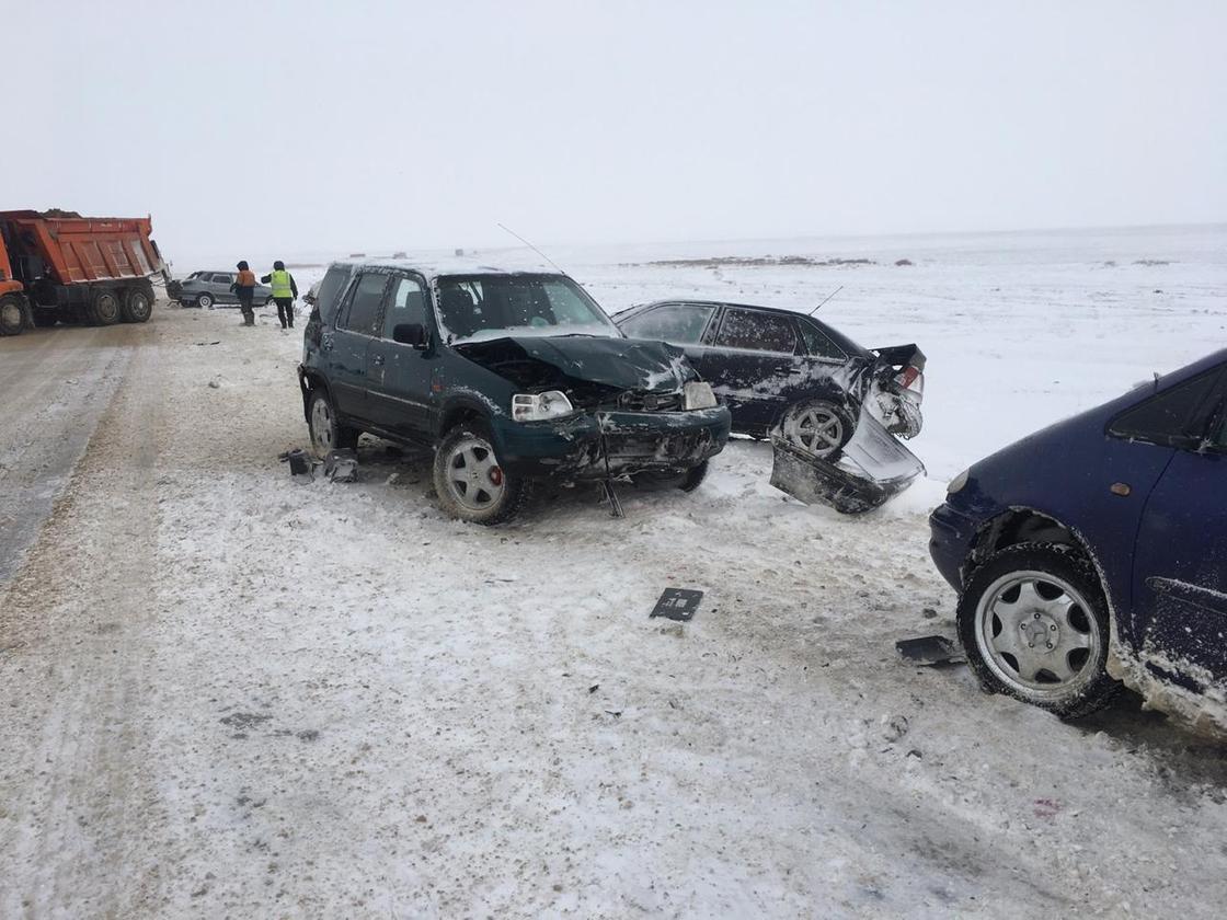 Крупное ДТП с участием 11 машин произошло на трассе в Актюбинской области (фото)