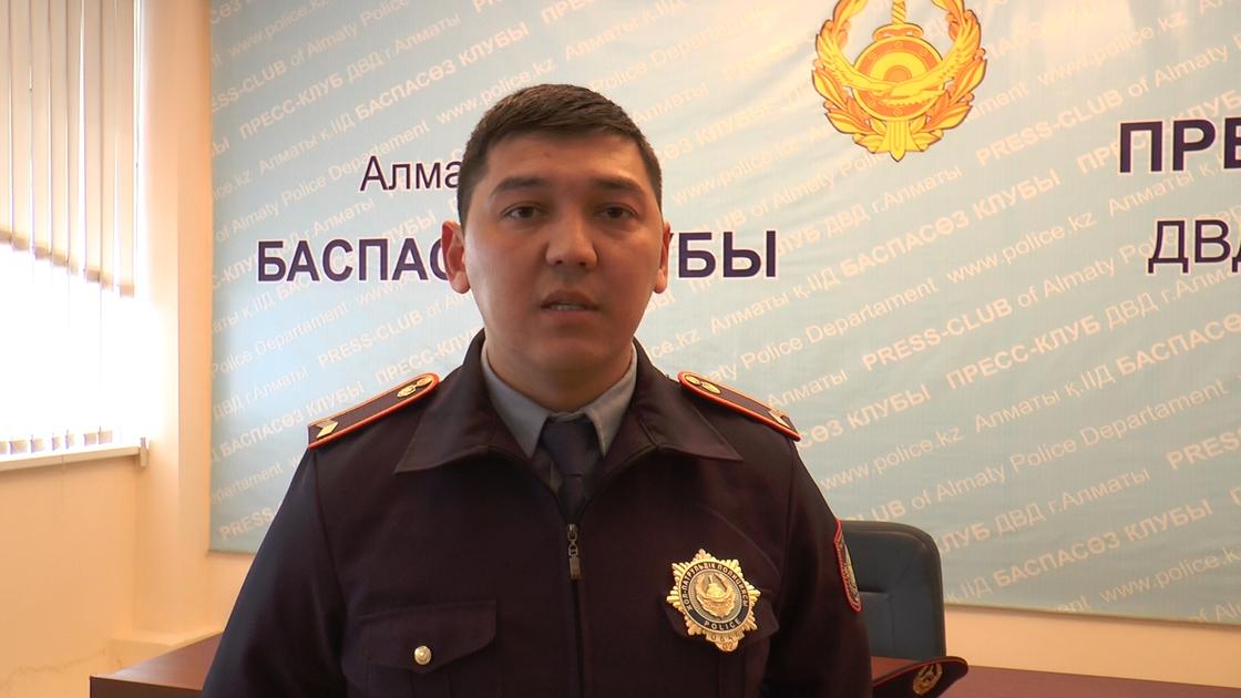 Мужчин с боевыми пистолетами и чужими номерами задержали в Алматы Мужчин с боевыми пистолетами и чужими номерами задержали в Алматы
