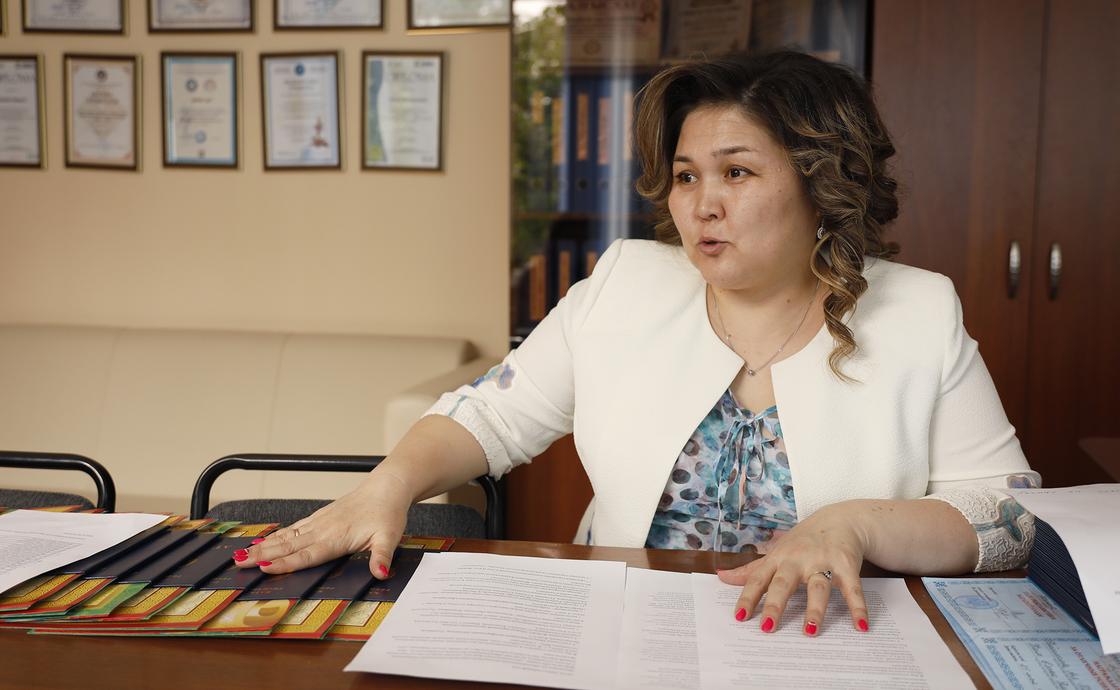 Последний звонок в условиях карантина прошел в школах Алматы