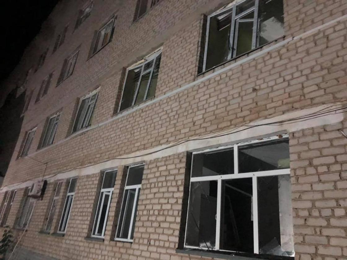 "Реактивный снаряд влетел": Токаев осмотрел пострадавшие дома в Арыси (фото, видео)