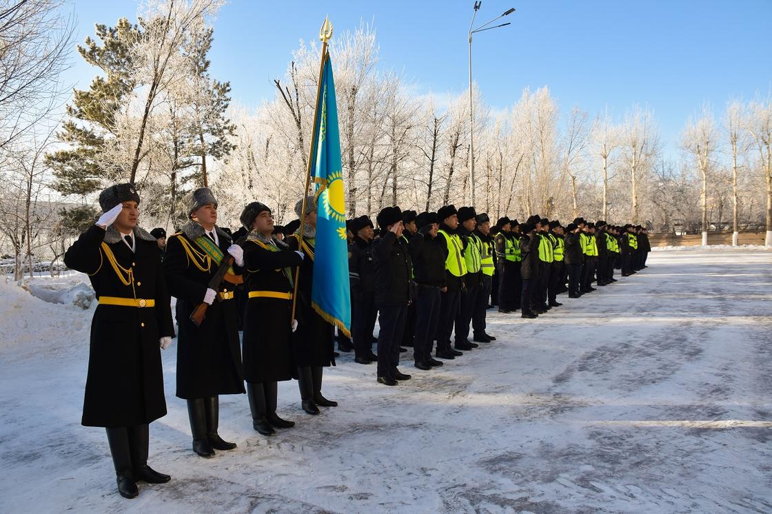 Пятерых полицейских наградили в Карагандинской области