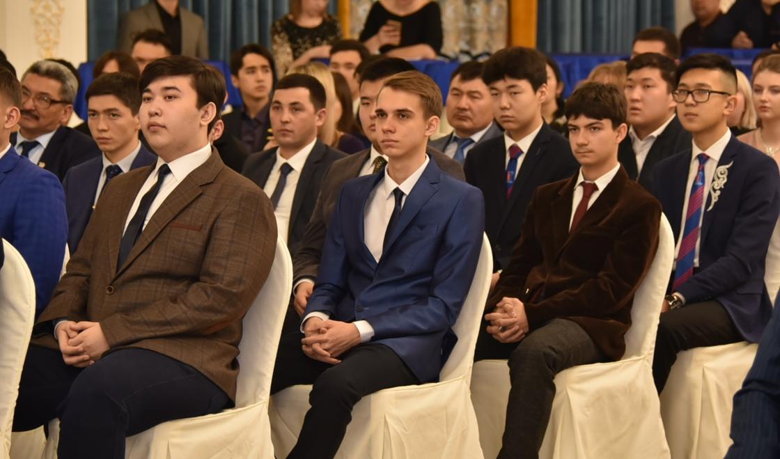 Лучшую молодежь наградили в Акмолинской области