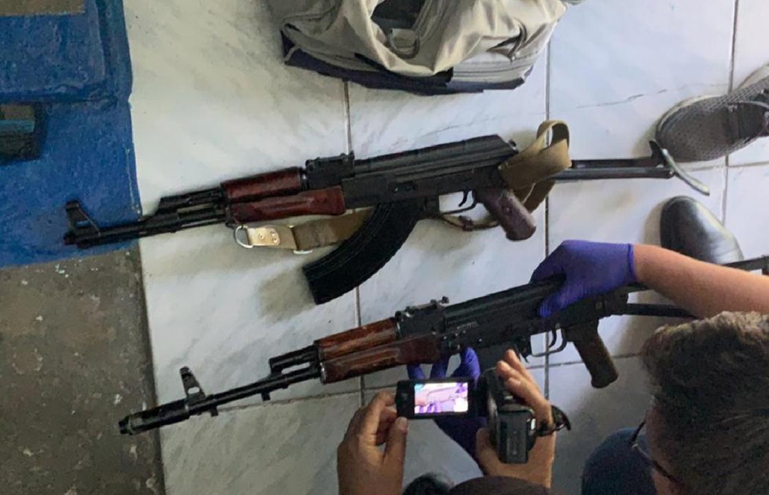 КНБ изъял автомат и ружья у членов преступных групп в Алматинской области (фото)