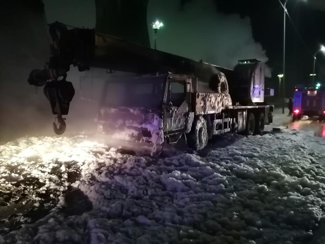 Машина загорелась в Павлодаре