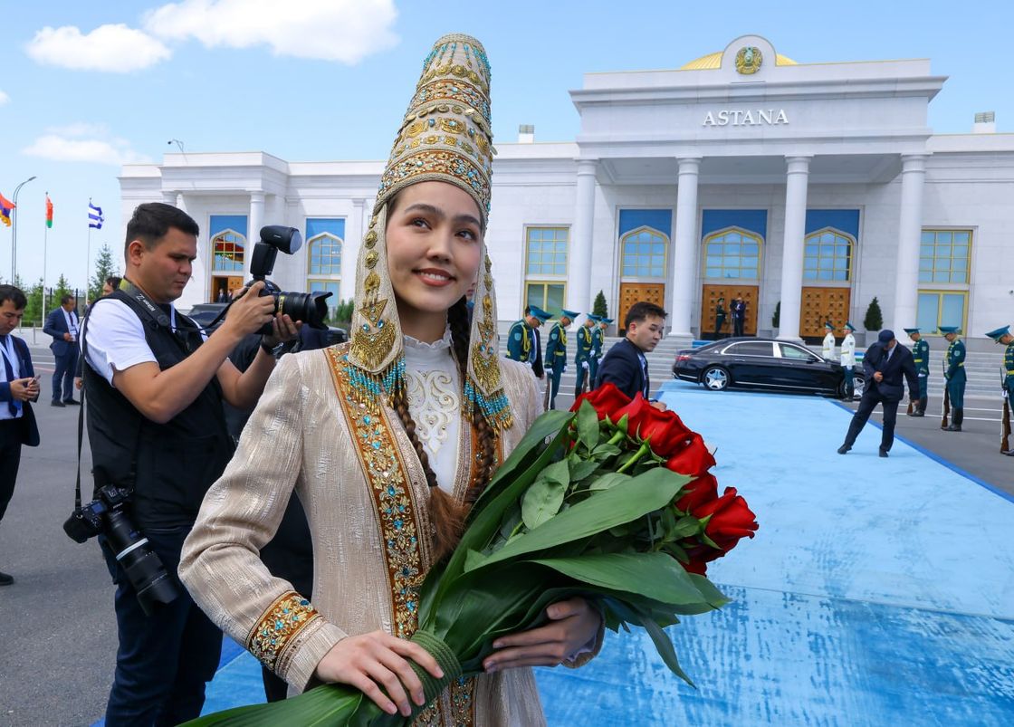 Девушка с цветами