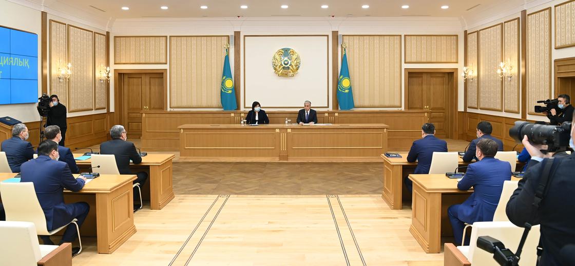 Токаев провел встречу с судьями Конституционного суда