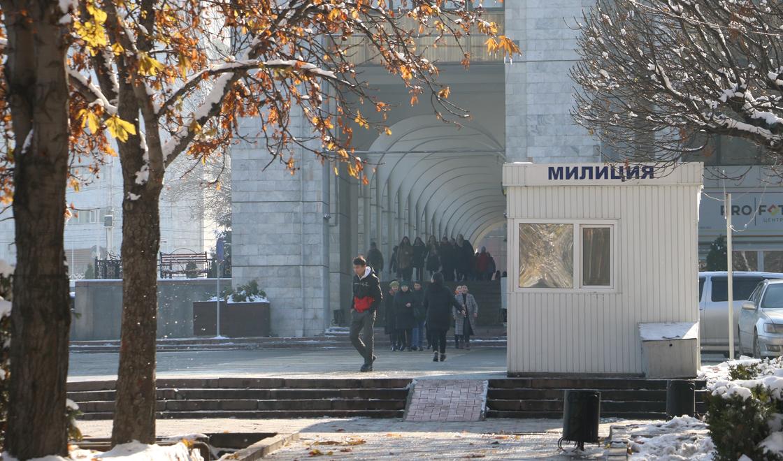 Сутки до визита Токаева: что происходит на площади Бишкека