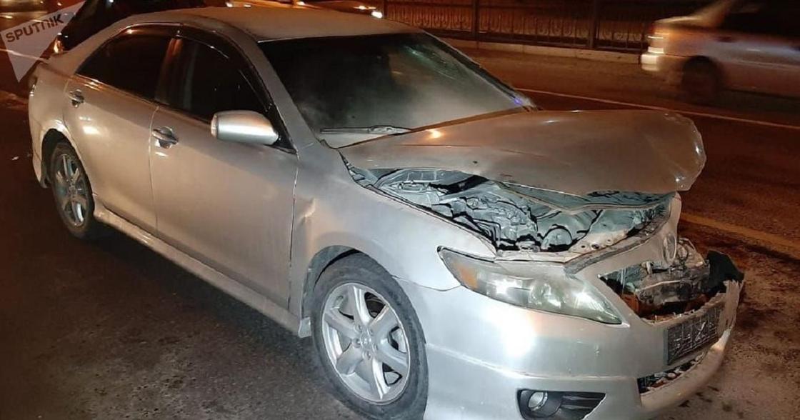 Пьяный водитель пешком покинул место аварии в Алматы (фото)