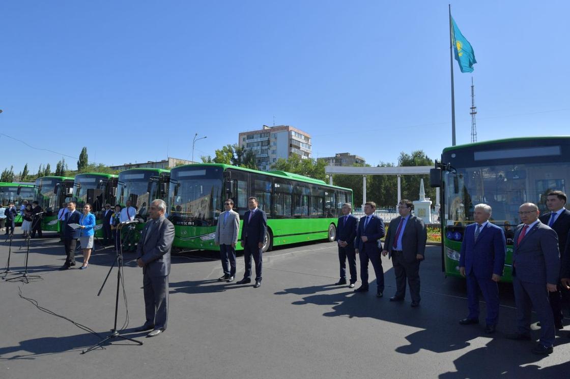 Булат Бакауов протестировал электробусы, презентованные в Павлодаре ко Дню столицы