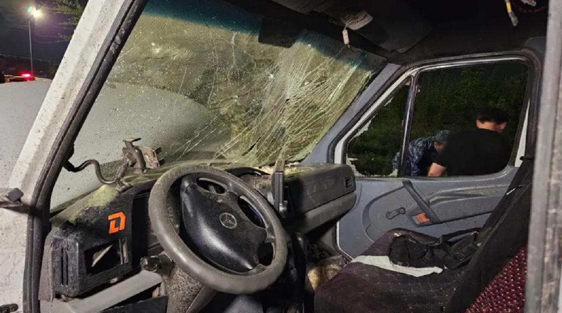 Автомобиль попал в аварию Автомобиль попал в аварию