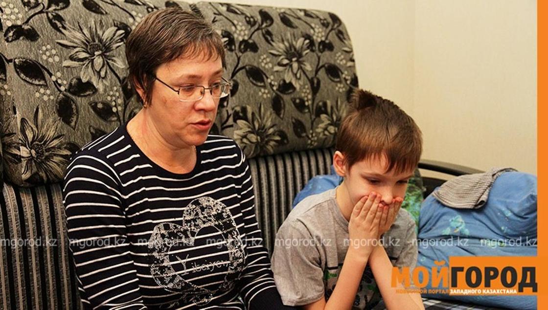 Мальчик из Уральска не может есть из-за редкого заболевания пищевода (фото)