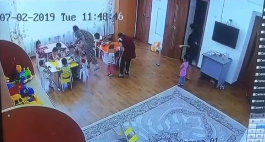 "Воспитатель избивает, а няни смеются": жестокое обращение с малышами сняли в детсаду Талдыкоргана
