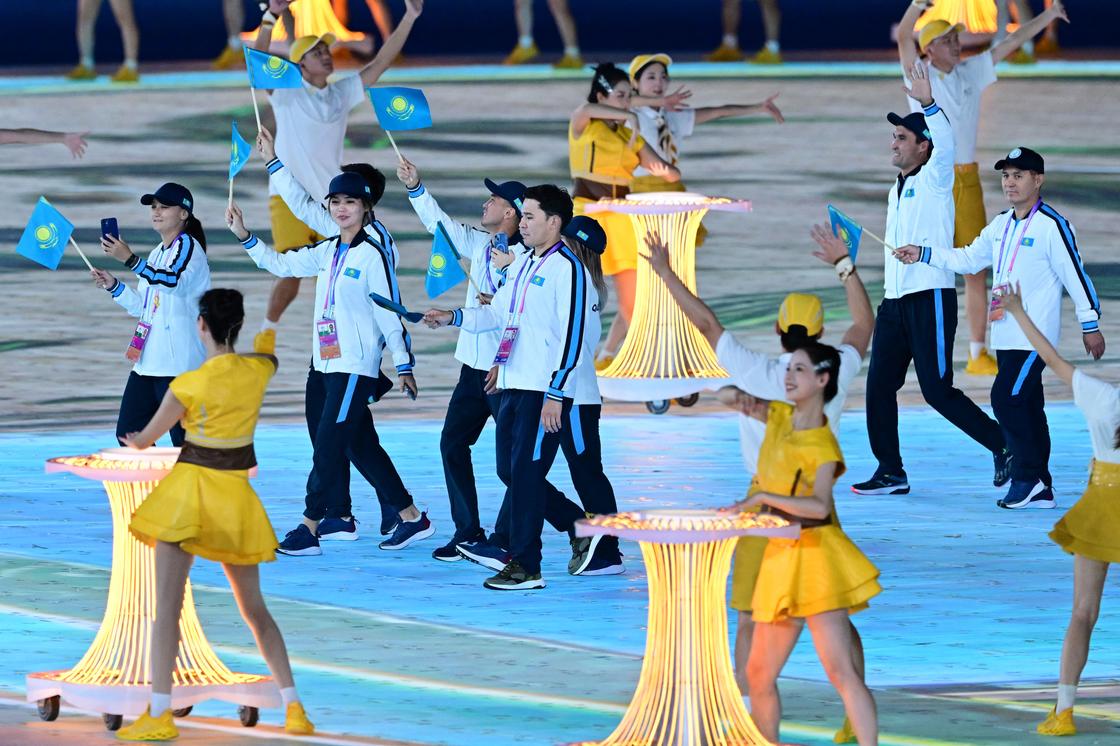 Сборная Казахстана на церемонии открытия Азиатских игр-2022