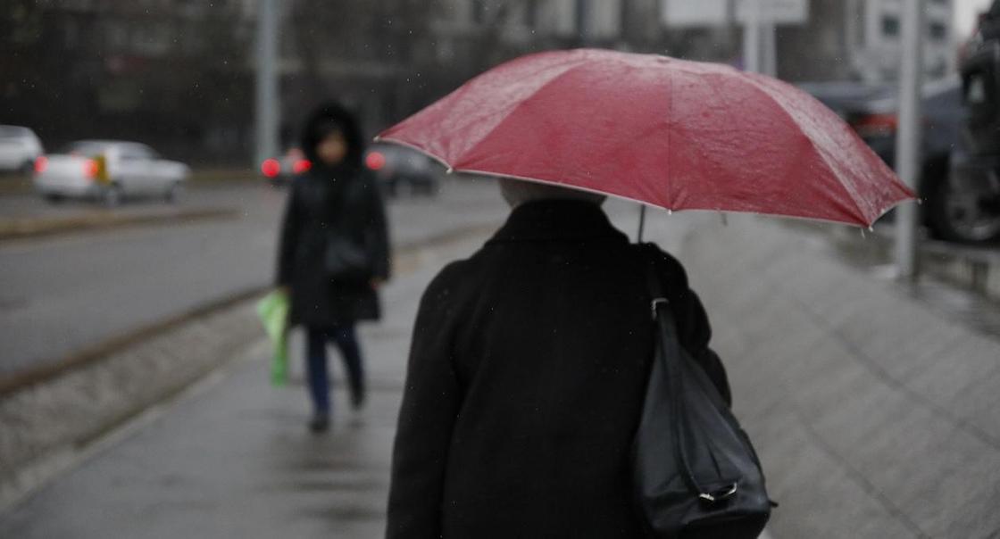 Дождь пошел в декабре в Алматы