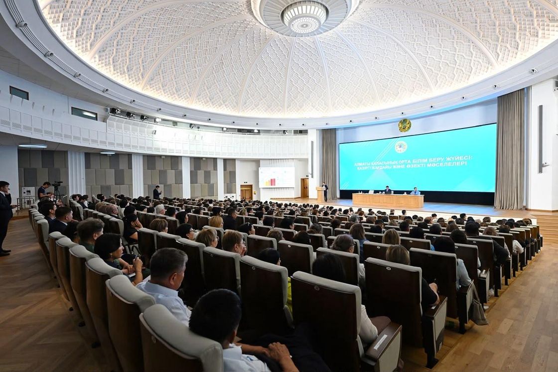 Совещание с директорами государственных школ