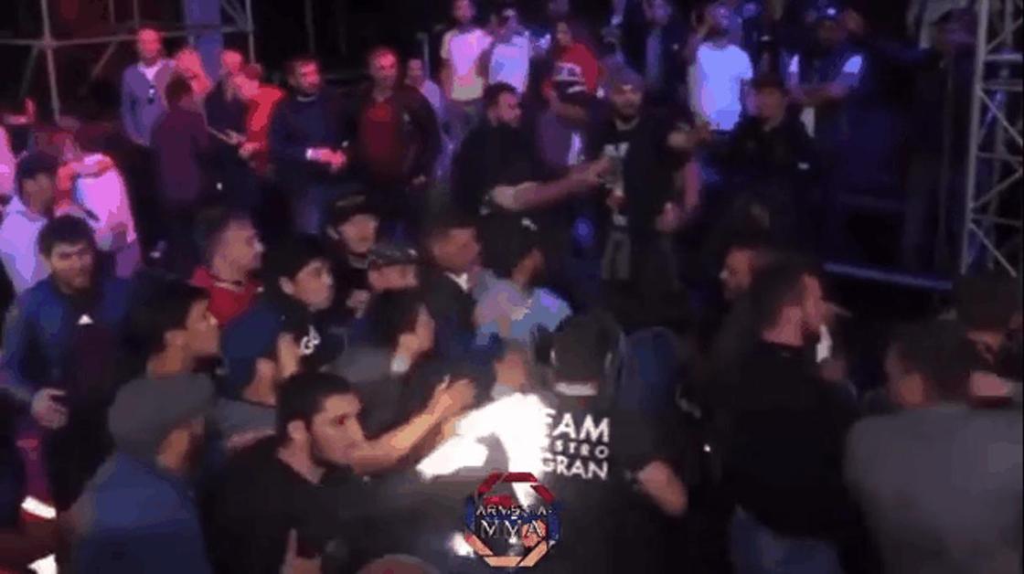 Болельщики подрались после зрелищной победы Акимжана в Сочи (видео) Болельщики подрались после зрелищной победы Акимжана в Сочи (видео)