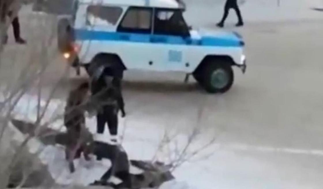 Тело мужчины под бетонными плитами нашли в центре Жезказгана