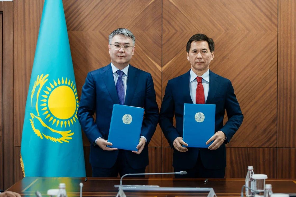 Встреча Серика Шапкенова с новыми владельцами ФК "Атырау"