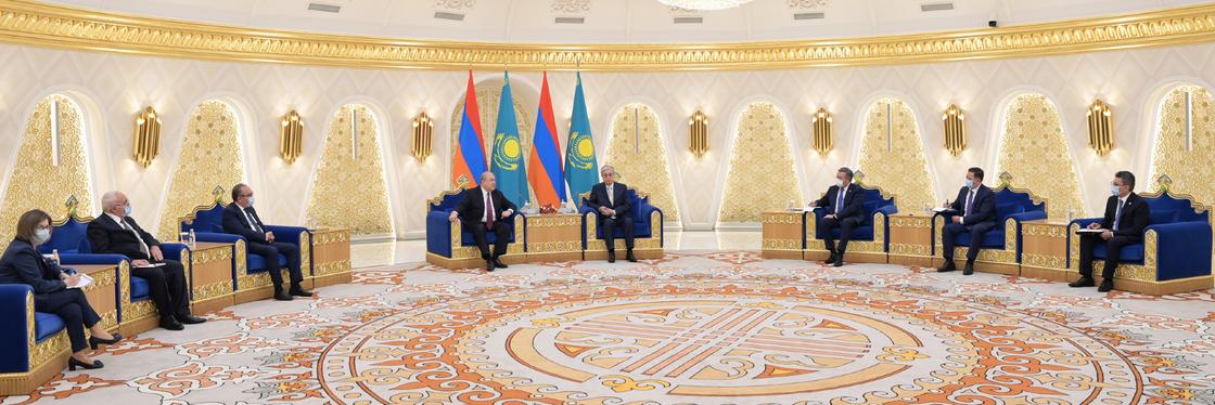 Делегации Армении и Казахстана на встрече президентов в Нур-Султане