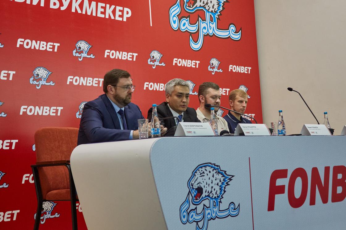 Букмекерская контора FONBET и ХК «Барыс» подписали спонсорское соглашение (фото)