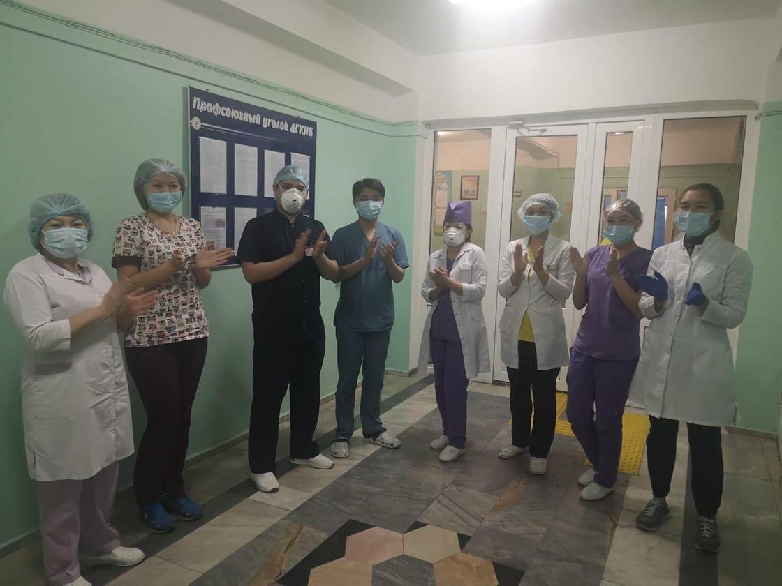 12-летняя девочка и двое мужчин выздоровели от коронавируса в Алматы