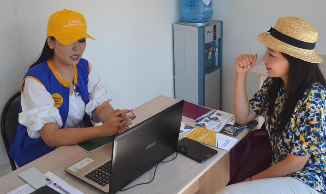 В Шымкенте заработал первый мобильный Центр занятости «Атамекен»