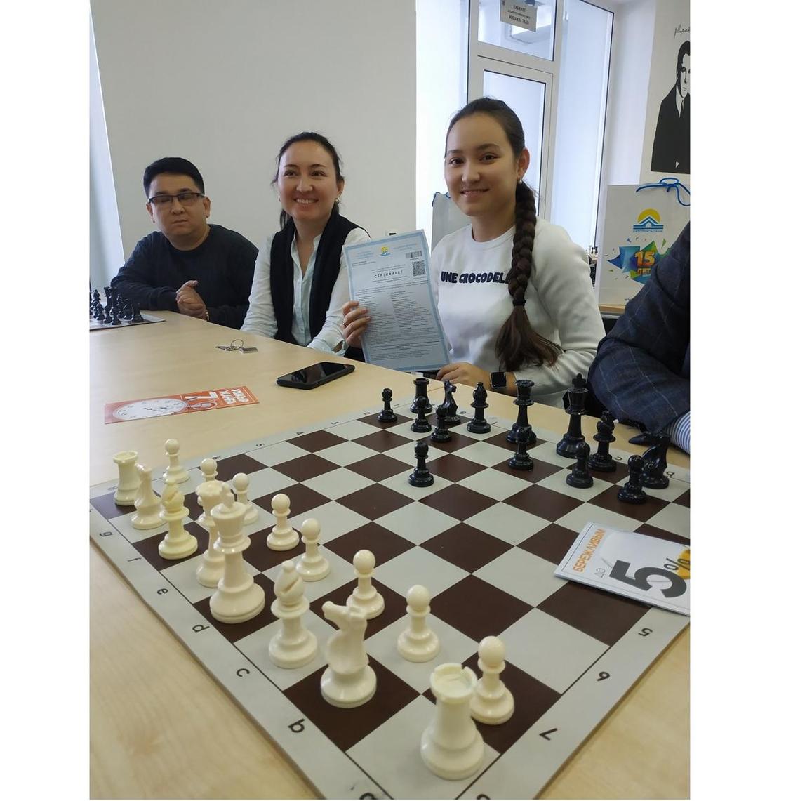 Чемпионка мира по шахматам Жансая Абдумалик открыла семейный депозит в ЖССБК